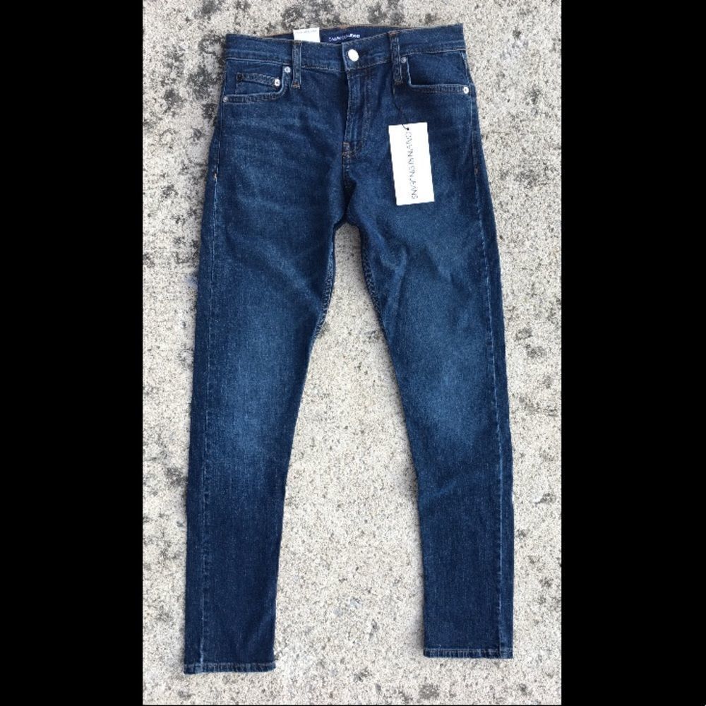 NWT Calvin Klein mid rise slim jeans. Size 25